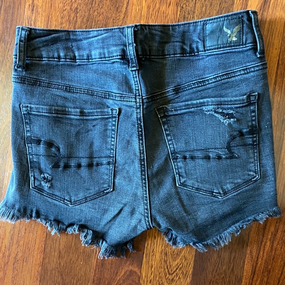 Women’s American Eagle Hi-Rise Shortie Super Stretch Jean Shorts - Picture 4 of 5